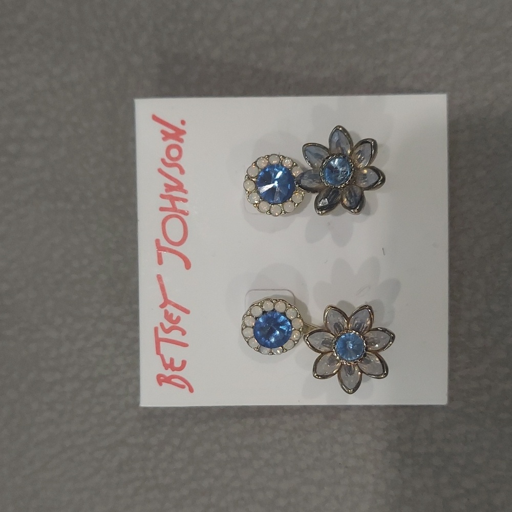 Betsey Johnson FLOWER CUFF EARRINGS - Picture 4 of 4